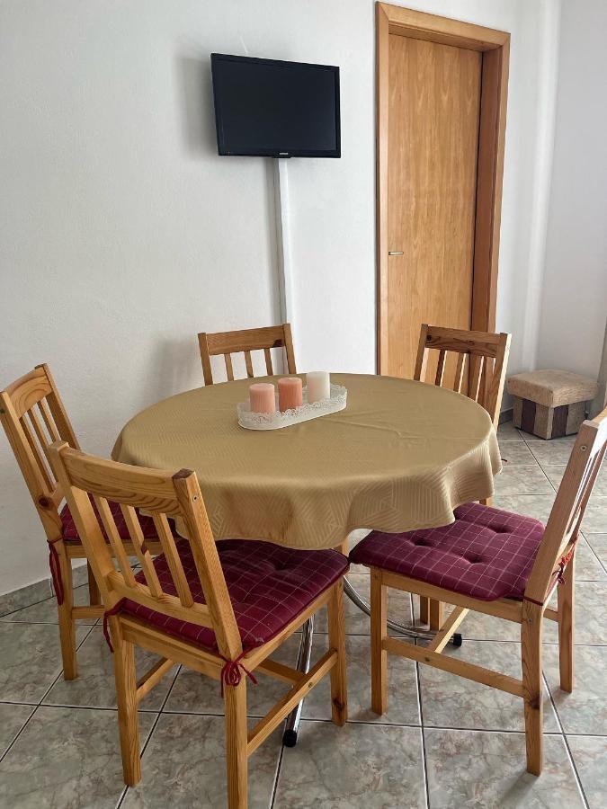 Apartmani Nada Примоштен Екстер'єр фото