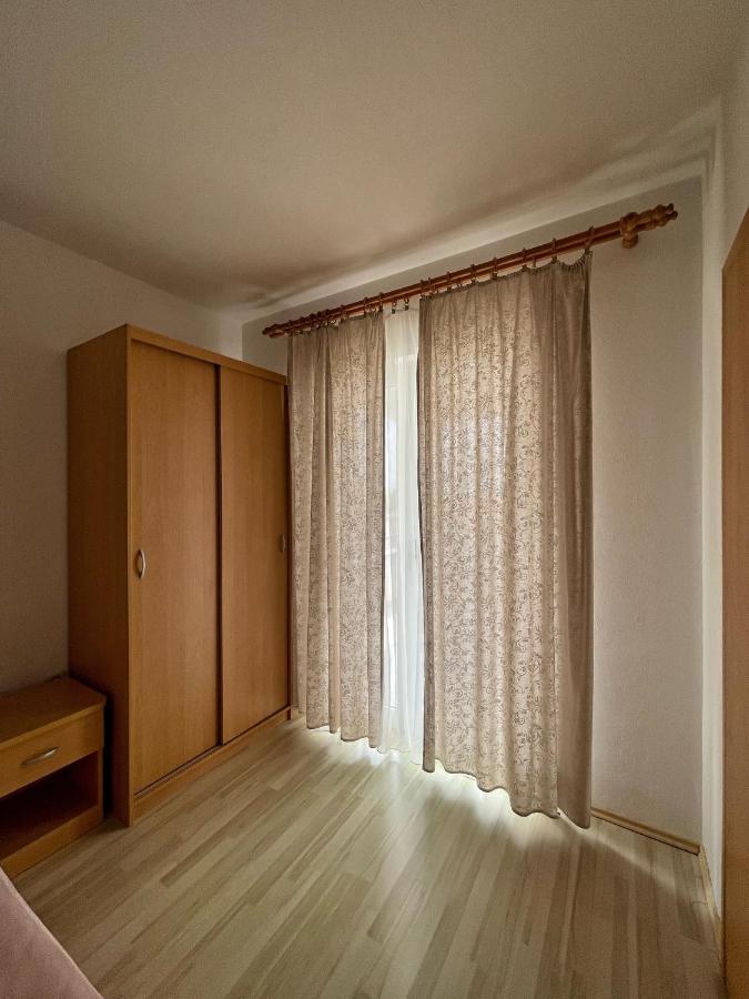 Apartmani Nada Примоштен Екстер'єр фото