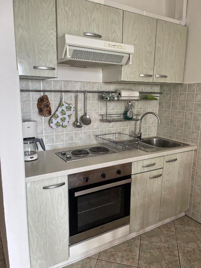 Apartmani Nada Примоштен Екстер'єр фото