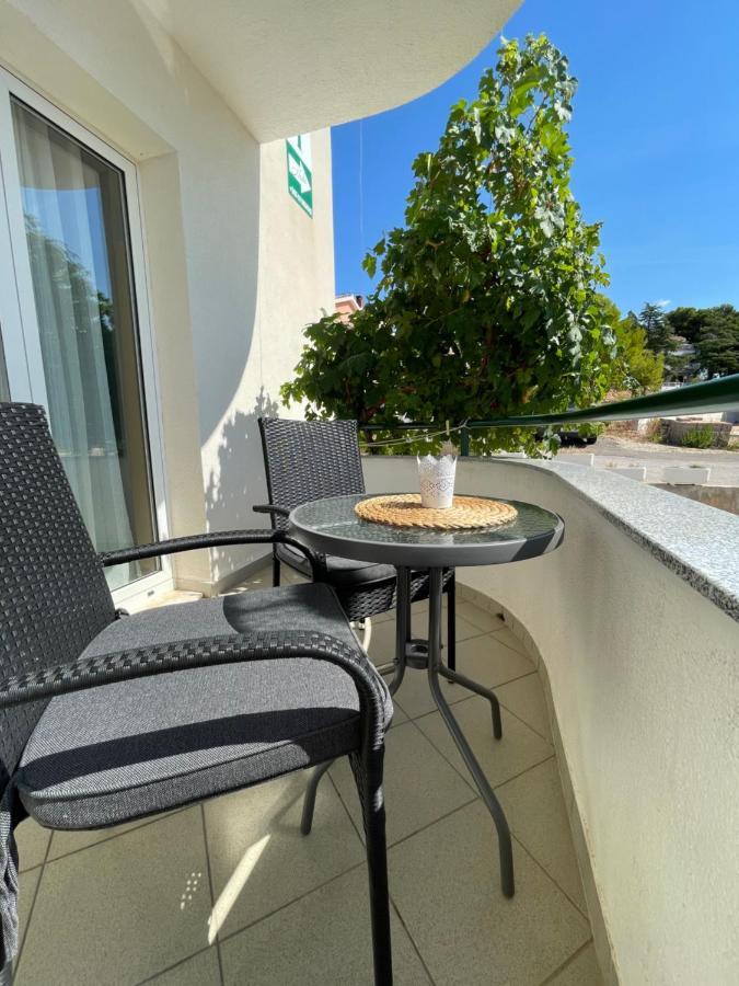 Apartmani Nada Примоштен Екстер'єр фото