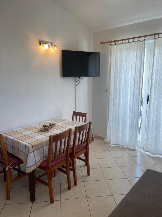 Apartmani Nada Примоштен Екстер'єр фото