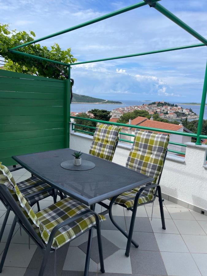 Apartmani Nada Примоштен Екстер'єр фото