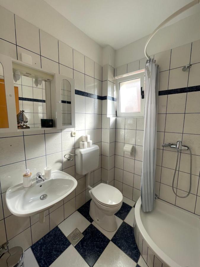 Apartmani Nada Примоштен Екстер'єр фото