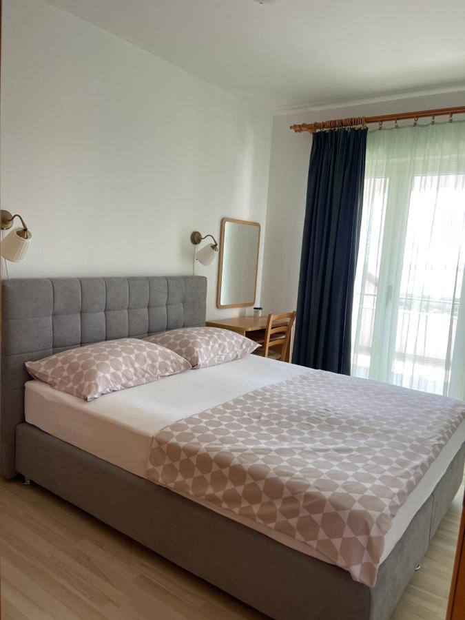 Apartmani Nada Примоштен Екстер'єр фото