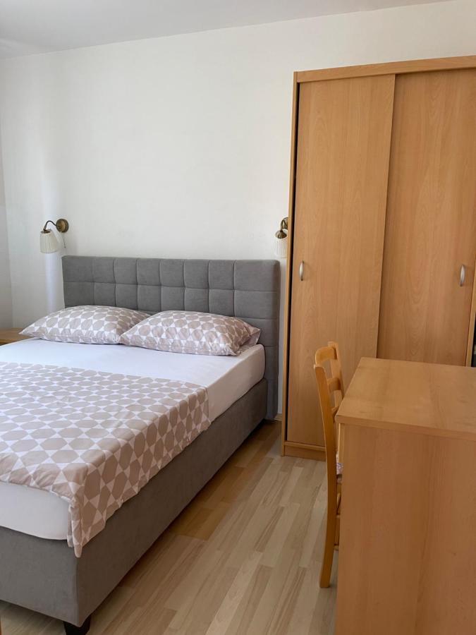 Apartmani Nada Примоштен Екстер'єр фото